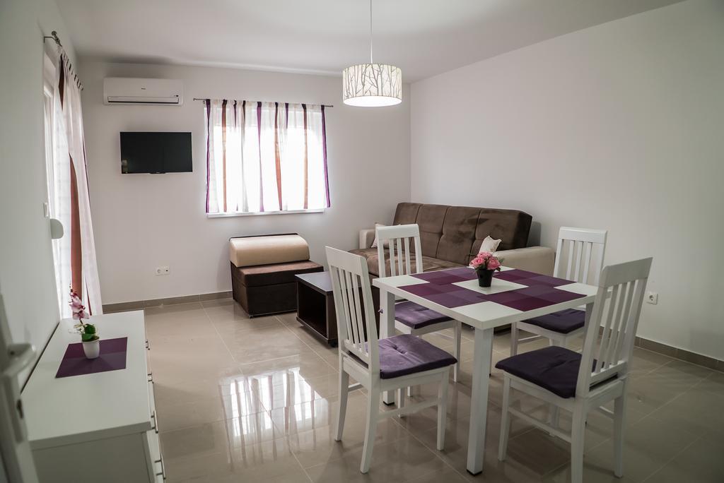 Apartments Malina Vir Luaran gambar